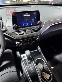 نيسان ألتيما